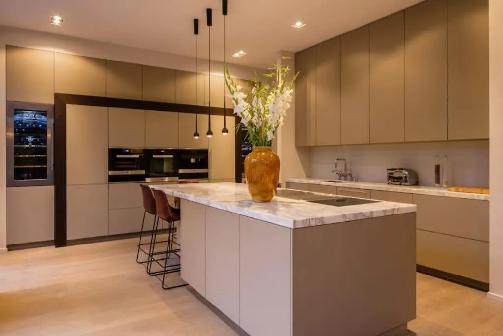 1000M2 Villa With Indoor Pool Brussels